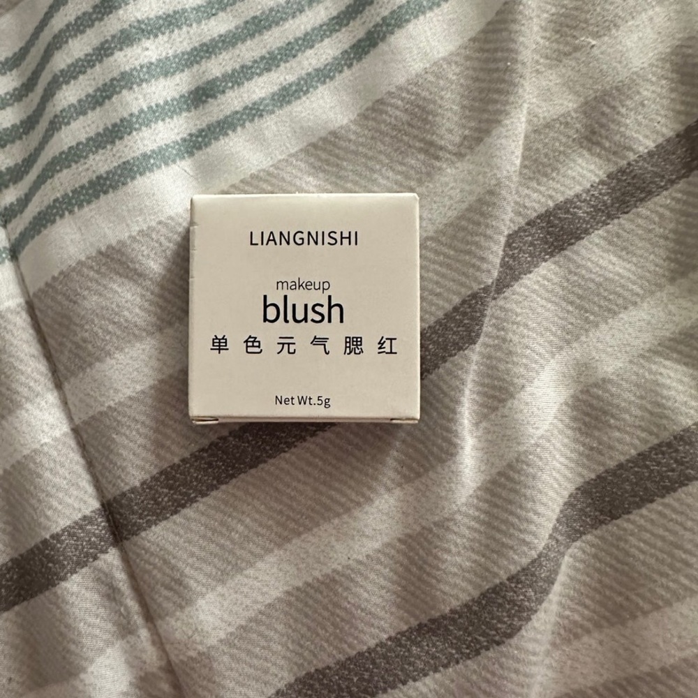 Brown shade blush